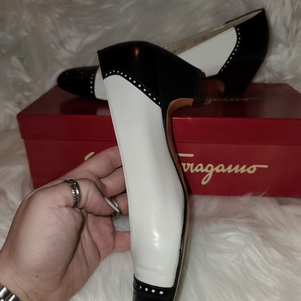 SALVATORE FERRAGAMO VINTAGE PUMP HEELS (7.5AA) - Picture 8 of 13